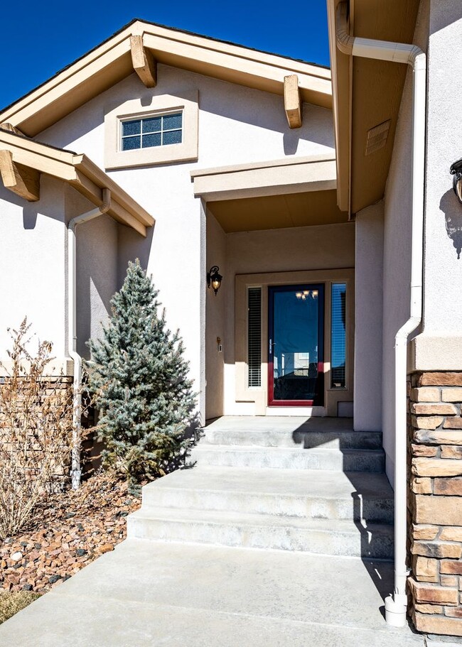 Building Photo - Beautiful Ranch Home in D20 w/ 4 car garage