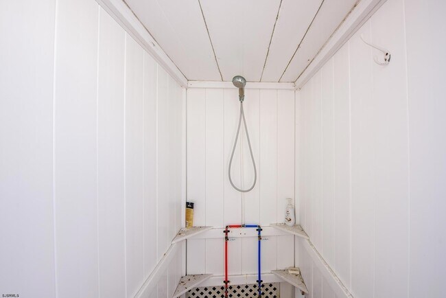 Building Photo - 213 N Jefferson Ave