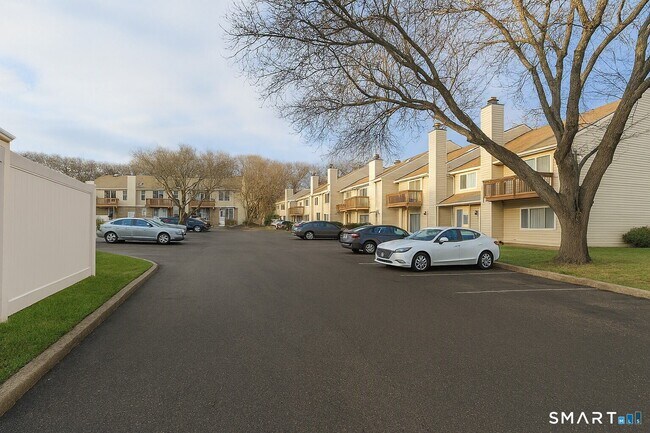 Building Photo - 8 Rose Ln