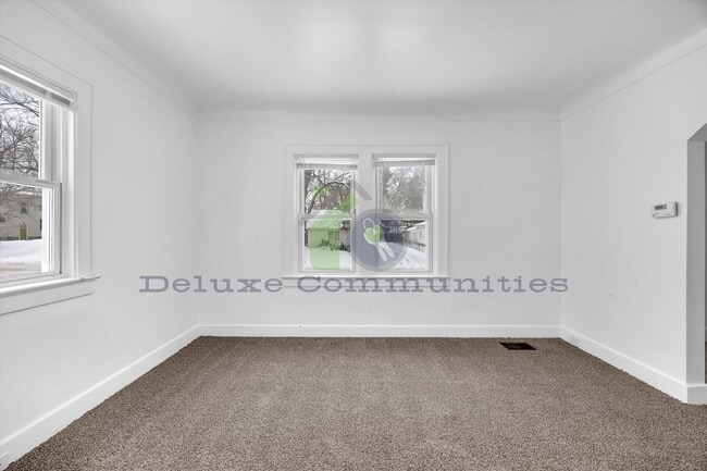 Building Photo - GORGEOUS 4 BEDROOM HOME!!! Available NOW- Month to month lease only!