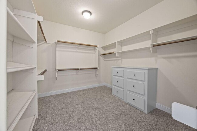 Building Photo - 4100 SW Deerfield Blvd