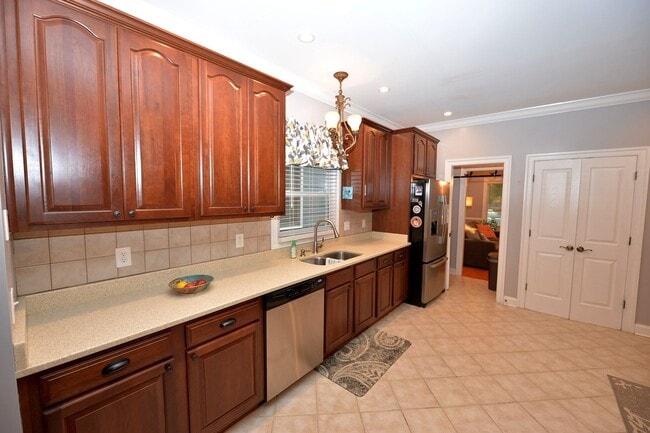 Building Photo - Walk to Naval Hospital! Beautiful Home, Gr...