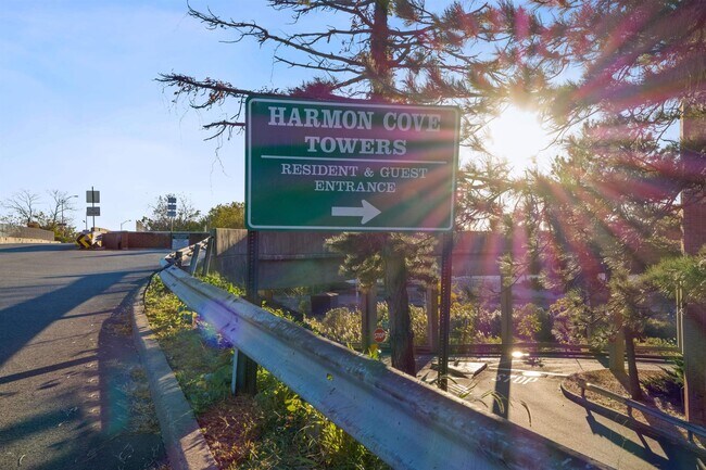 Building Photo - 1209 Harmon Cove Tower