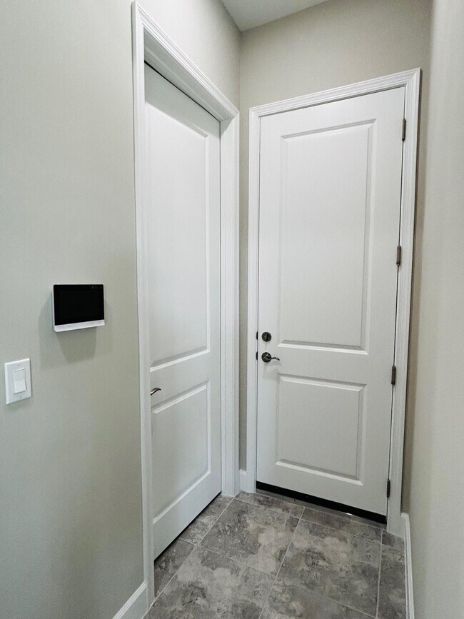 Building Photo - 5468 Pecan Dr