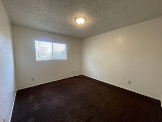 Building Photo - West Lancaster 1 Bedroom