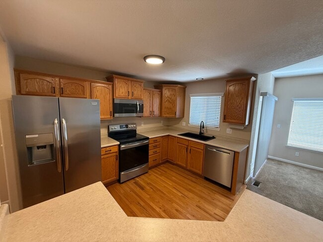 Building Photo - 2 bedroom, 2 1/2 bath condo in the NORTHEAST side of Colorado Springs