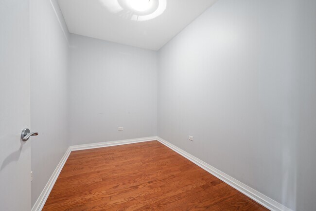 Building Photo - 33 W Ontario St