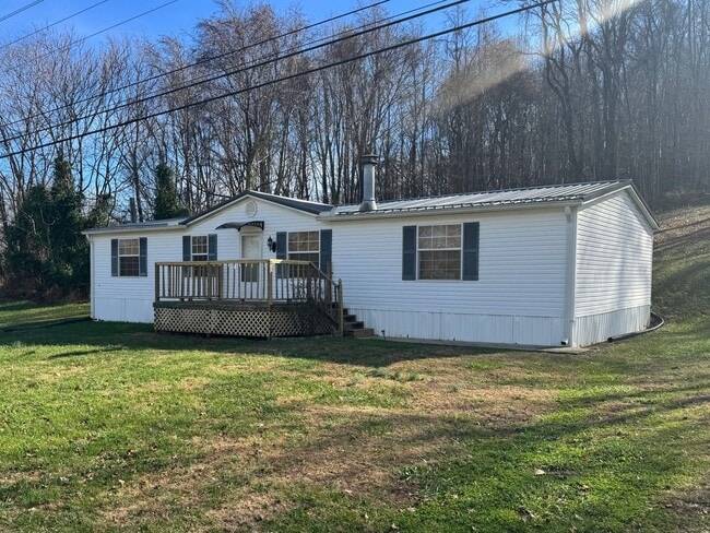Primary Photo - 3 Bedroom 2 Bathroom Mobile Home located in Rogersville, TN