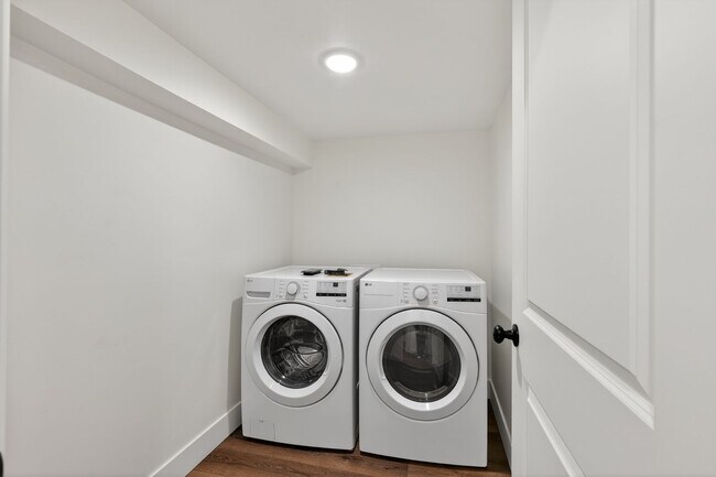 Building Photo - JR119L