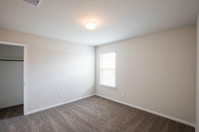 Building Photo - 12111 Parade Park Pl
