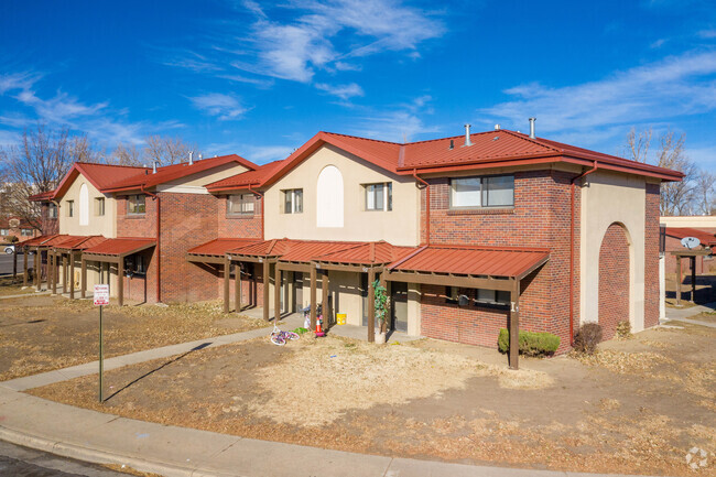 Building Photo - Sun Valley Homes