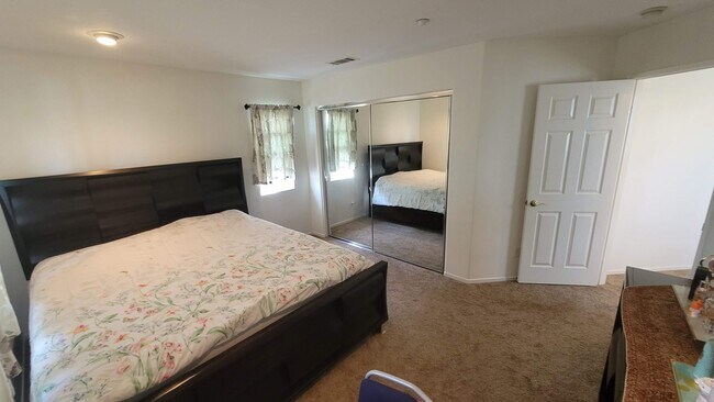 Building Photo - 2422 Pointe Pkwy