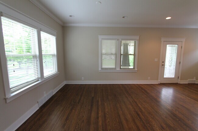 Building Photo - Amazing is an understatement for this 5-star Kitchen! Famous Warren Buffet Neighborhood