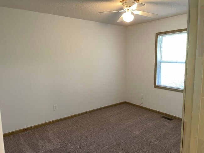 Building Photo - 535 Shearers Rd
