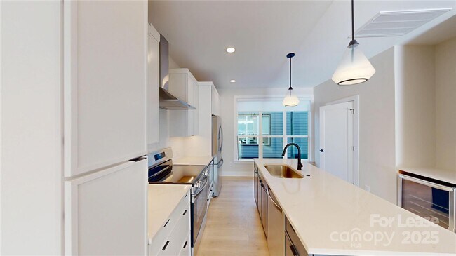 Building Photo - 407 Devender Ln