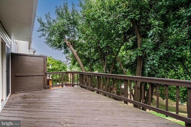 Building Photo - 1275 Quaker Hill Dr