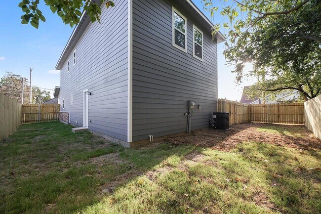 Building Photo - 3720 Washington St