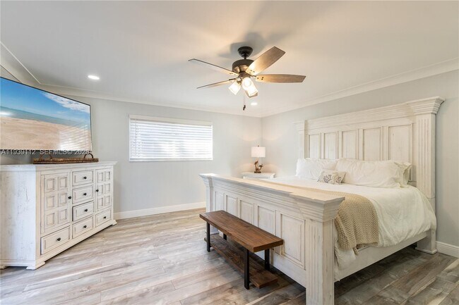 Building Photo - 3010 NE 58th St