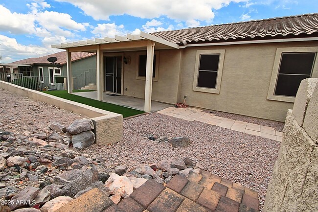 Building Photo - 6261 S Mesa Vista Dr