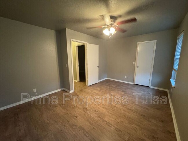 Building Photo - 5716 S Elm Ave