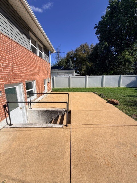 Building Photo - 2404 Mccawber Dr