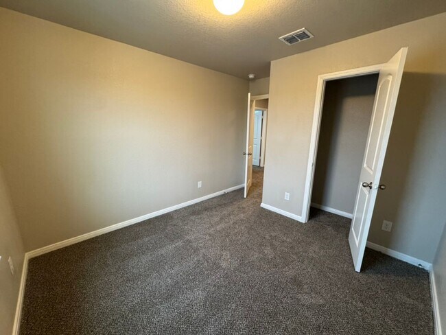 Building Photo - 3-Bedroom Home in Southeast San Antonio with Spacious Backyard & Open Layout