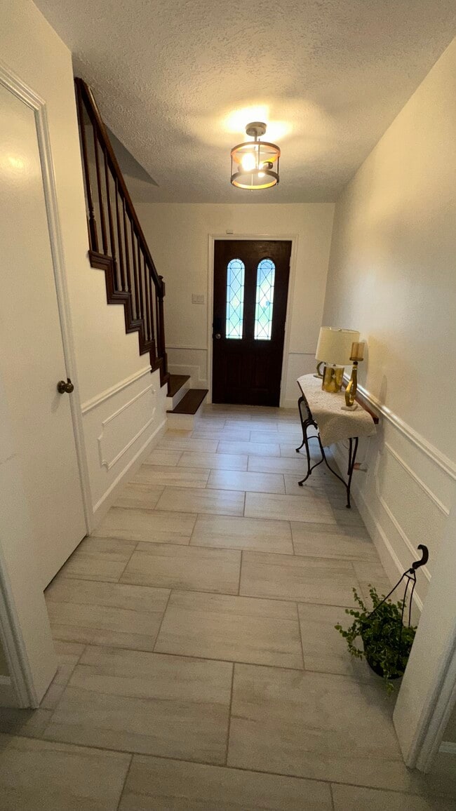 Main entry - 4806 Havenwoods Dr