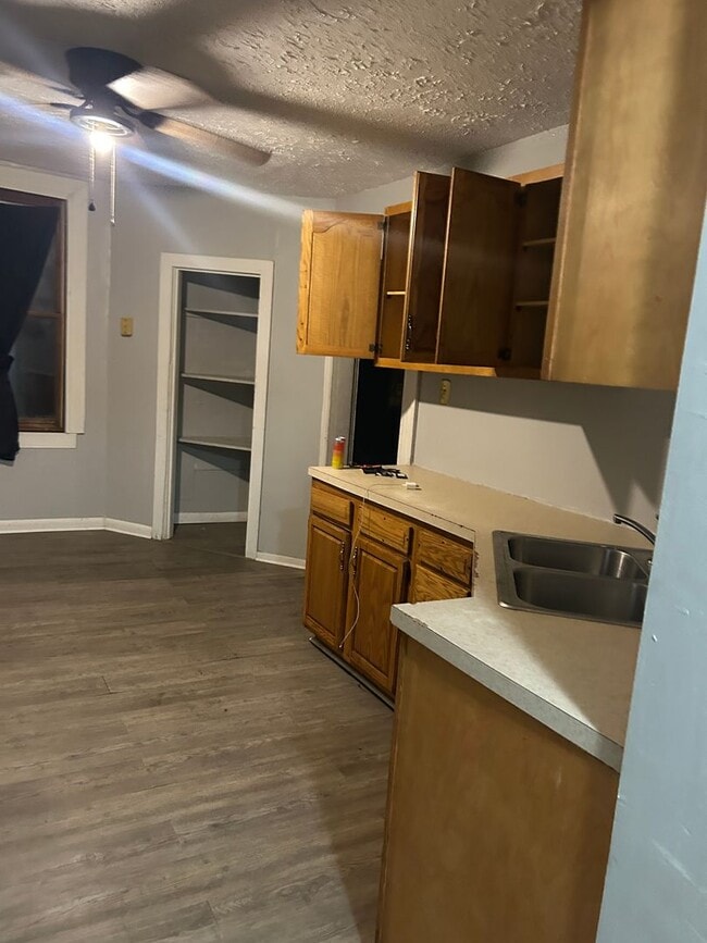 Building Photo - Three Bedroom Home