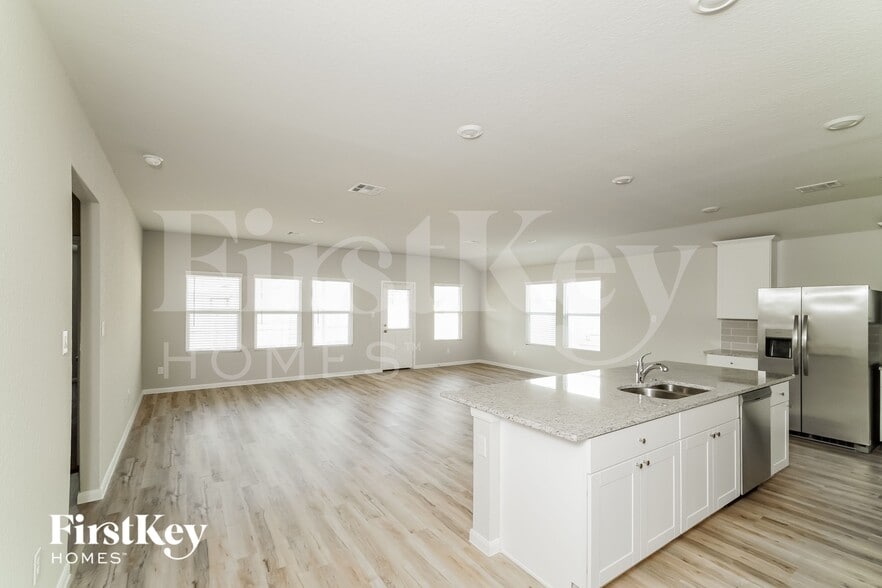 Building Photo - 2712 La Mundial St