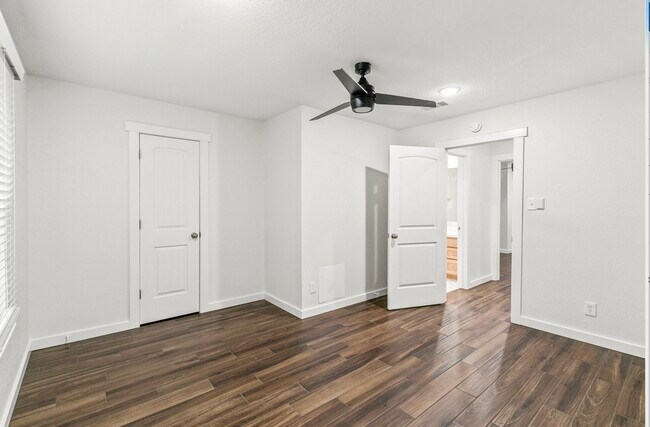 Building Photo - 201 San Saba St
