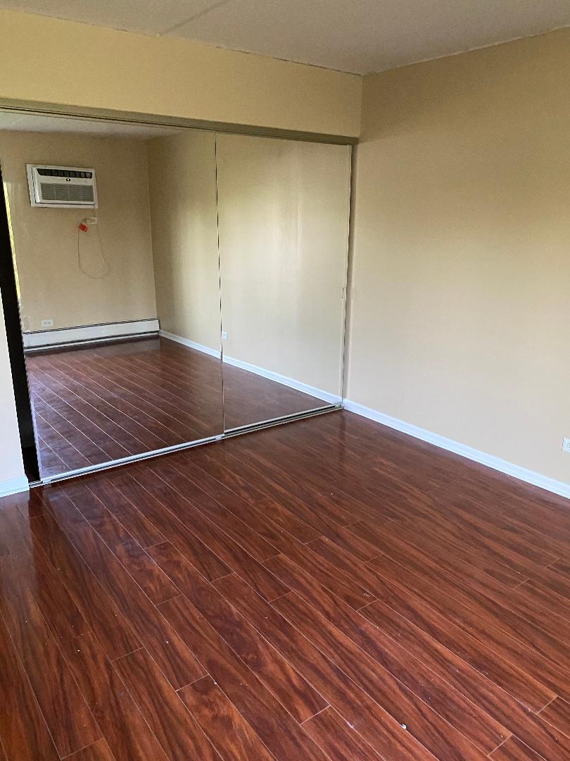 Building Photo - 300 W Fullerton Ave