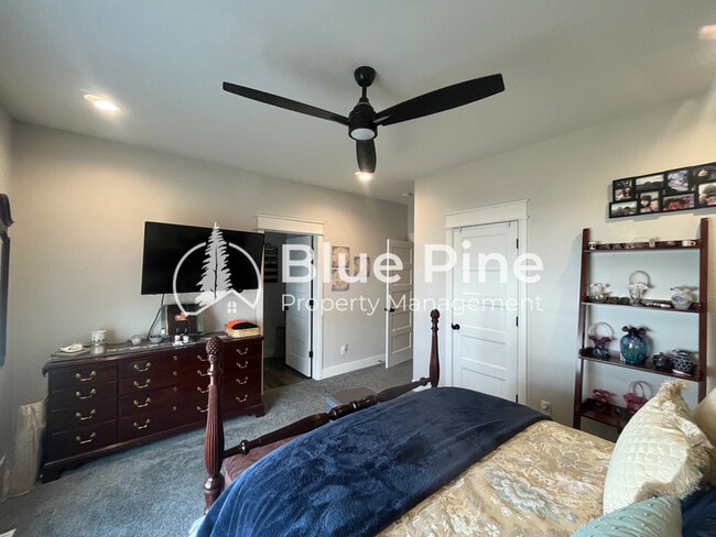 Building Photo - 1885 Mesa Cyn Dr