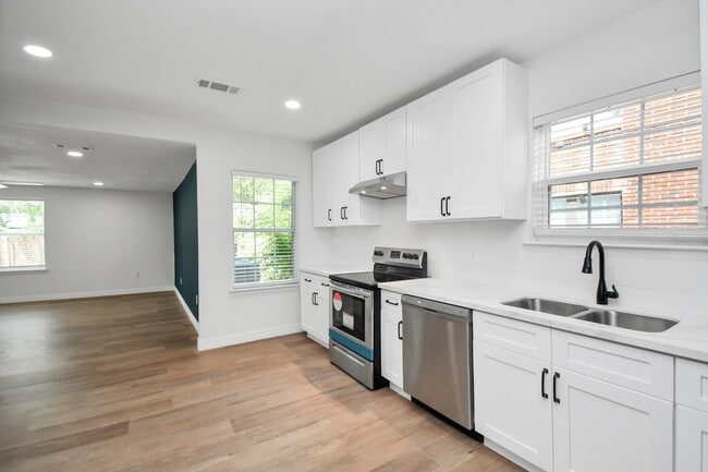 Building Photo - 2812 Truxillo St
