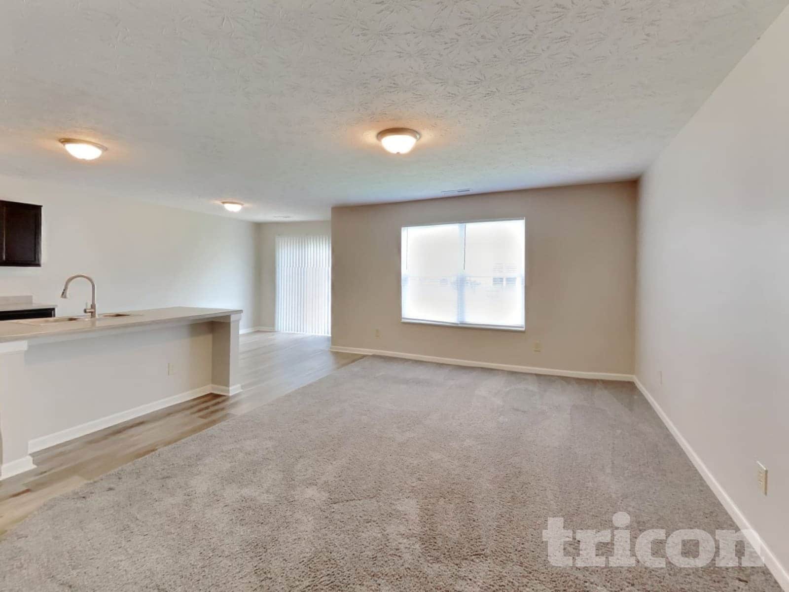 Building Photo - 1806 12 Oaks Dr