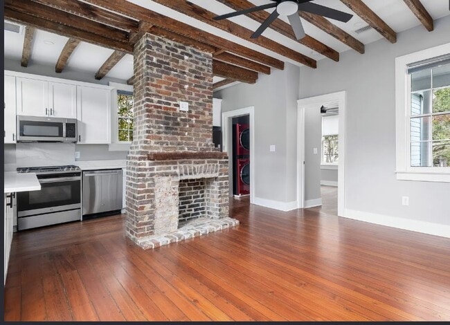 Building Photo - 138 Coming St