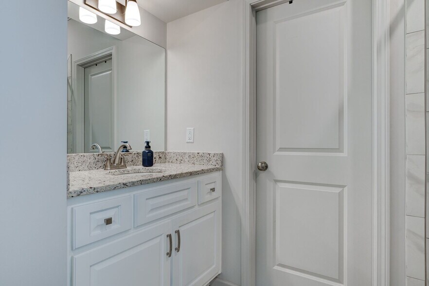 Building Photo - 2134 Springfield Dr