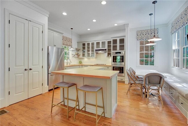 Building Photo - 9043 Selborne Ln