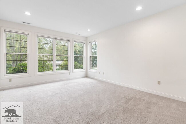 Building Photo - South AVL - Grand Residence in The Cotswol...