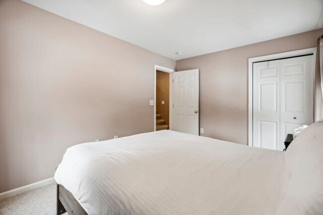 Building Photo - 291 Ash St