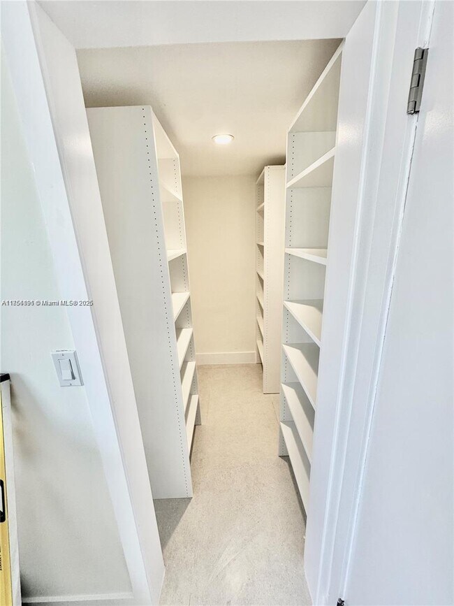 Building Photo - 555 Crandon Blvd