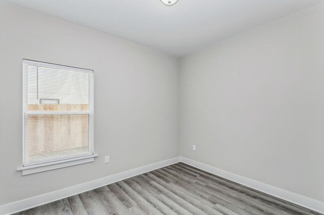 Building Photo - 3509 W 45th St S