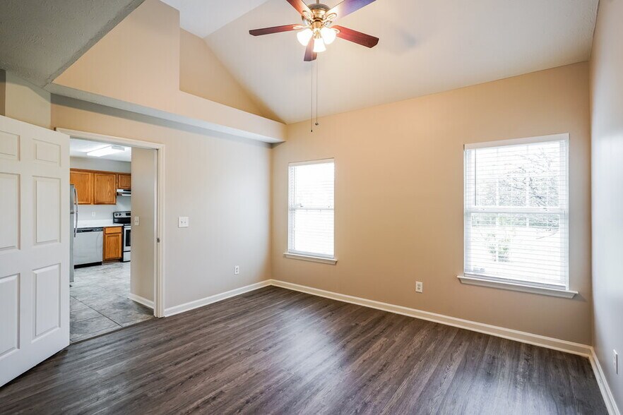 Building Photo - 1825 Lakewood Village Dr