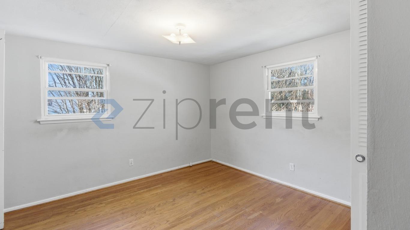 Building Photo - 324 Busher Rd