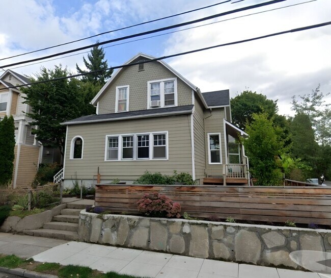 Building Photo - 1134 SE 45th Ave