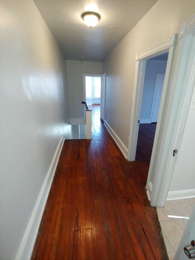 Building Photo - 3 Bedroom Home off of 60th & Cobbs Creek P...
