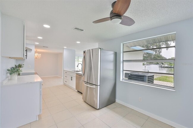 Building Photo - 423 Flamingo Dr