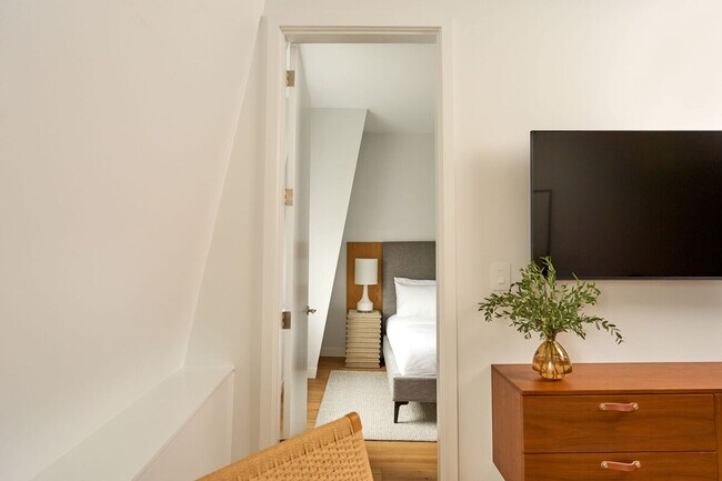 Building Photo - 121 Middle St