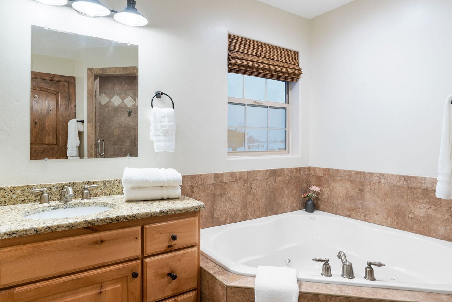 Building Photo - 1054 Canoe Loop