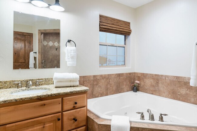 Building Photo - 1054 Canoe Loop