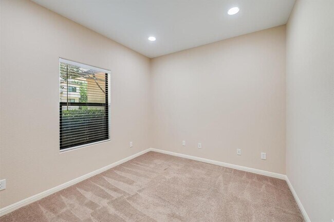 Building Photo - 14711 Longbranch Dr